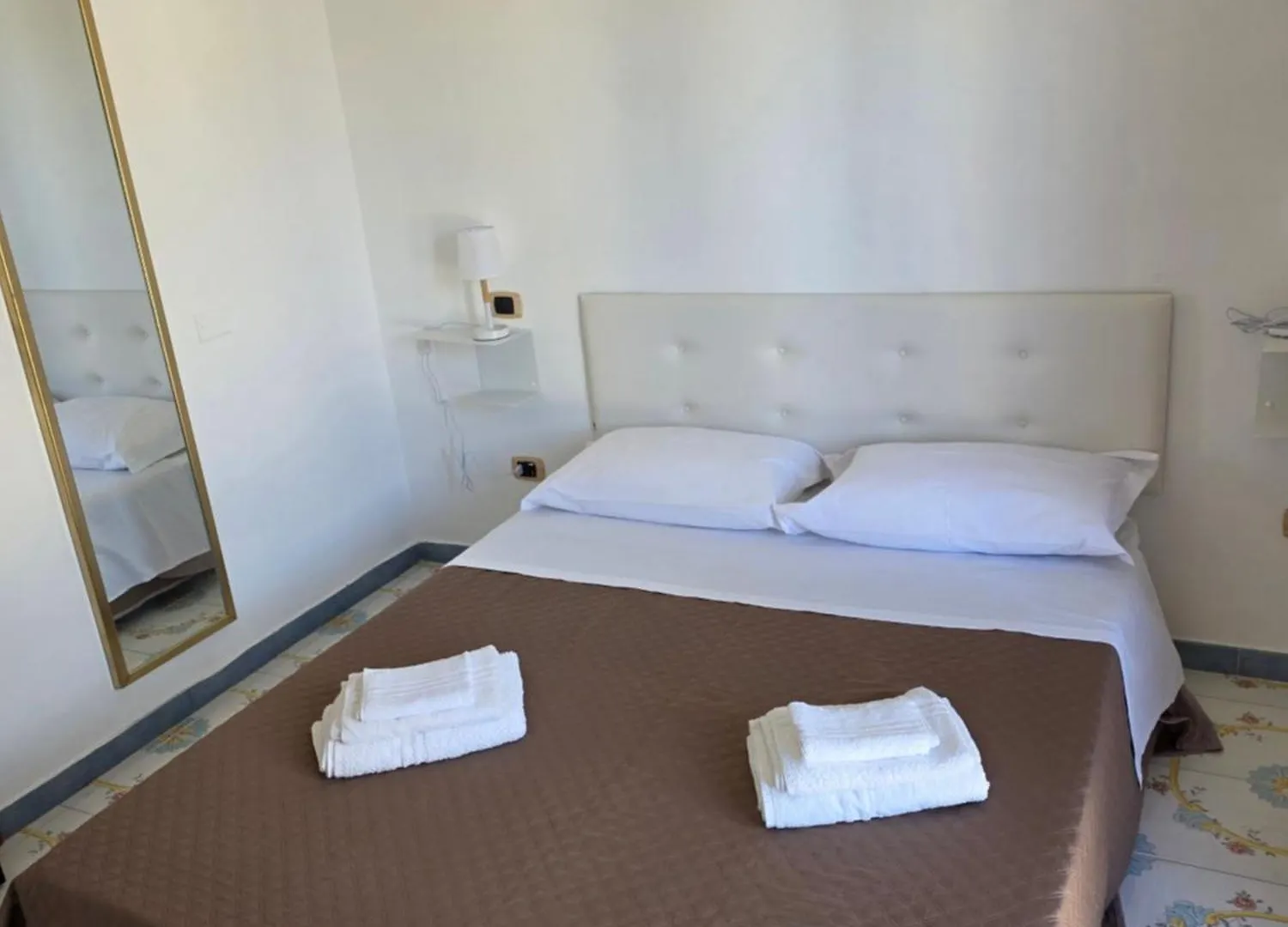 Fly Piazza Nazionale Apartment Naples Italy